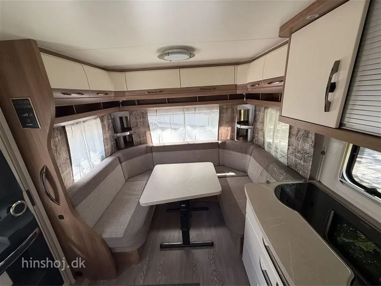 Billede 8 - 2018 - Hobby De Luxe 460 UFe   Dejlig vogn med rundsidegruppe og franskseng fra Hinshøj Caravan A/S