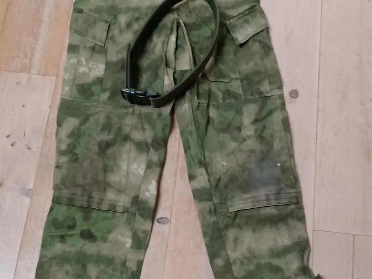 Billede 1 - Camouflage bukser med bælte 