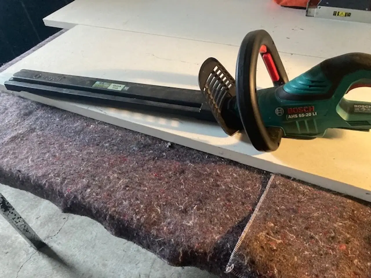 Billede 2 - Bosch hækkeklipper til batteri sælges !!