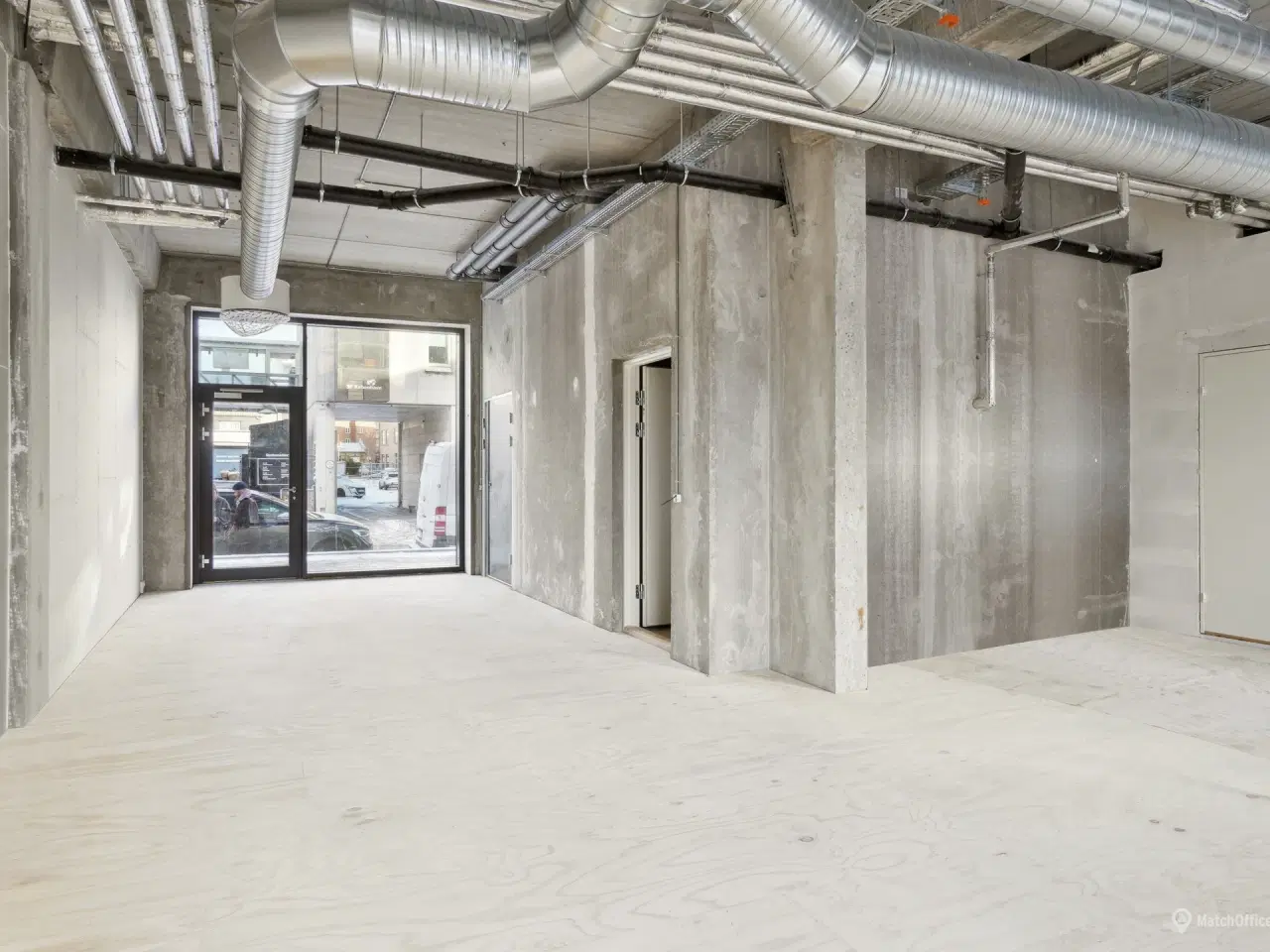 Billede 1 - Hjørnelejemål på 149 m² med markant synlighed mod gaden