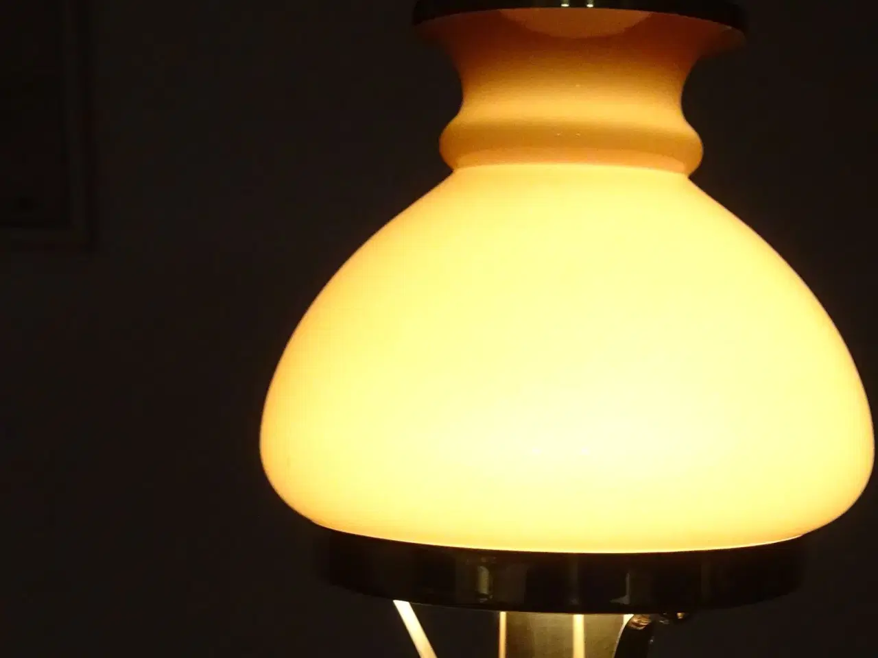 Billede 1 - Messing bordlampe med glasskærm fra ABO