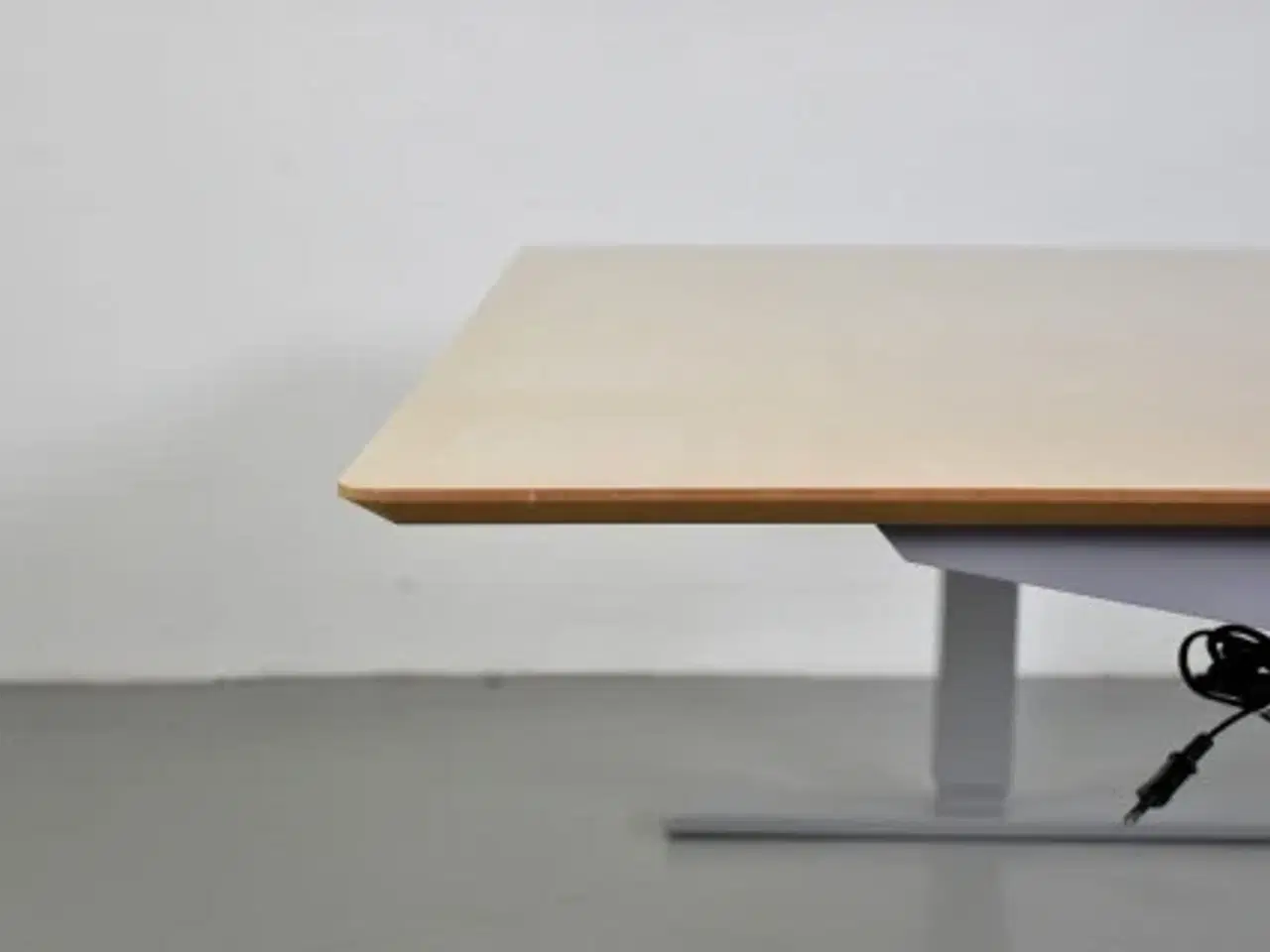 Billede 9 - Scan office hæve-/sænkebord med birkelaminat, 140 cm.