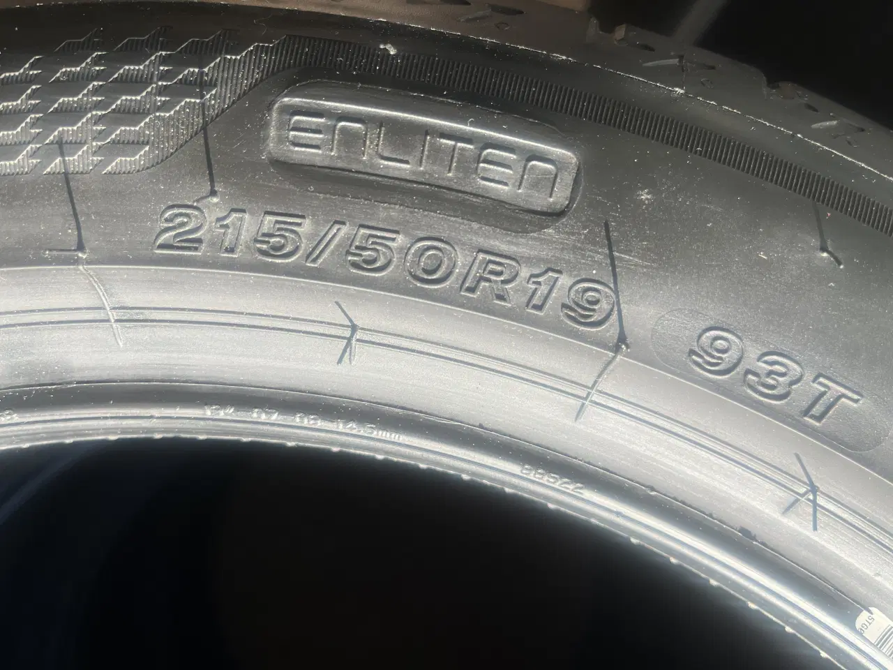 Billede 6 - Nye 215-50-19 Sommerdæk. Bridgestone.