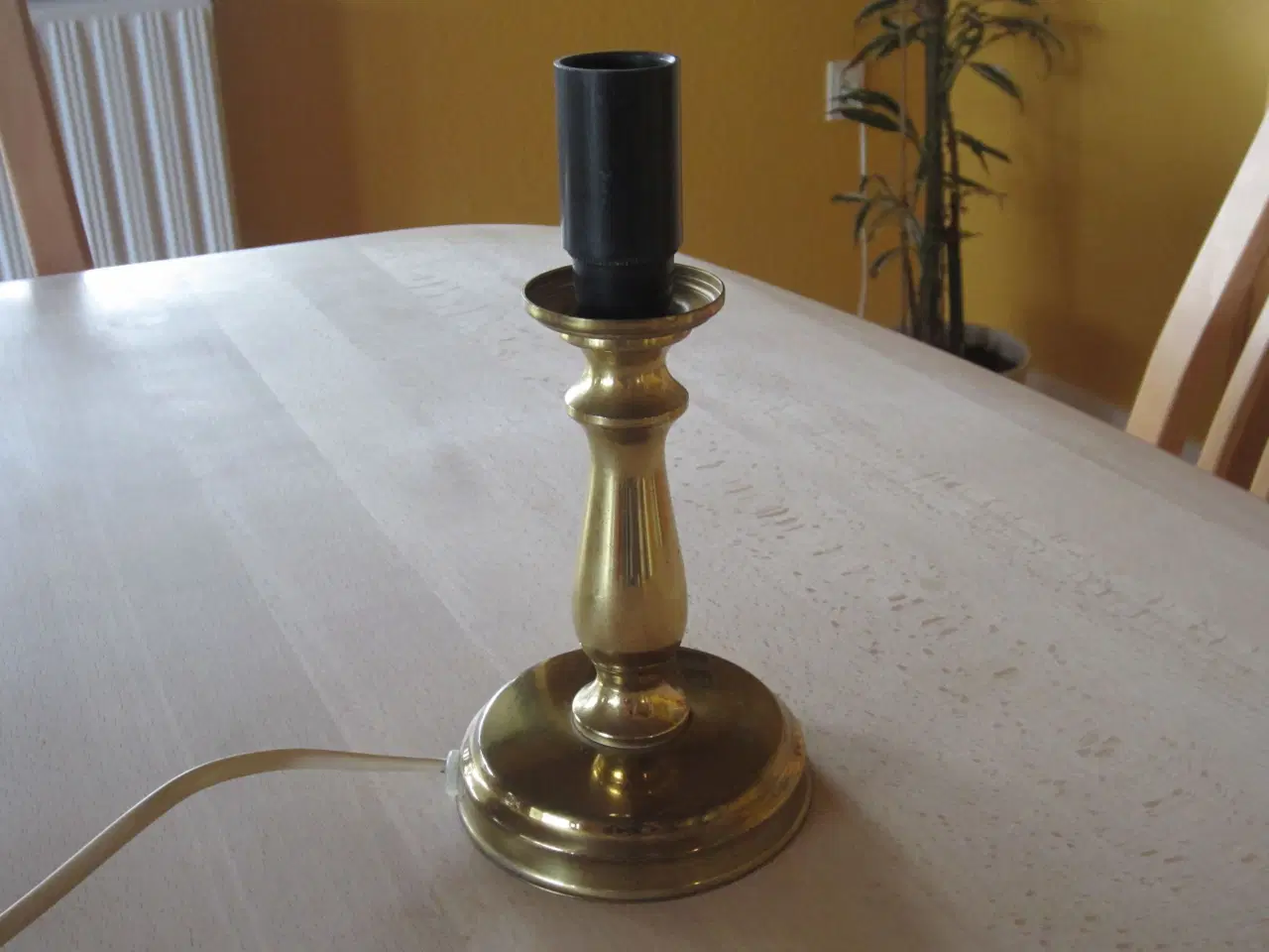 Billede 1 - Fin gammel  bordlampe - pyntelampe