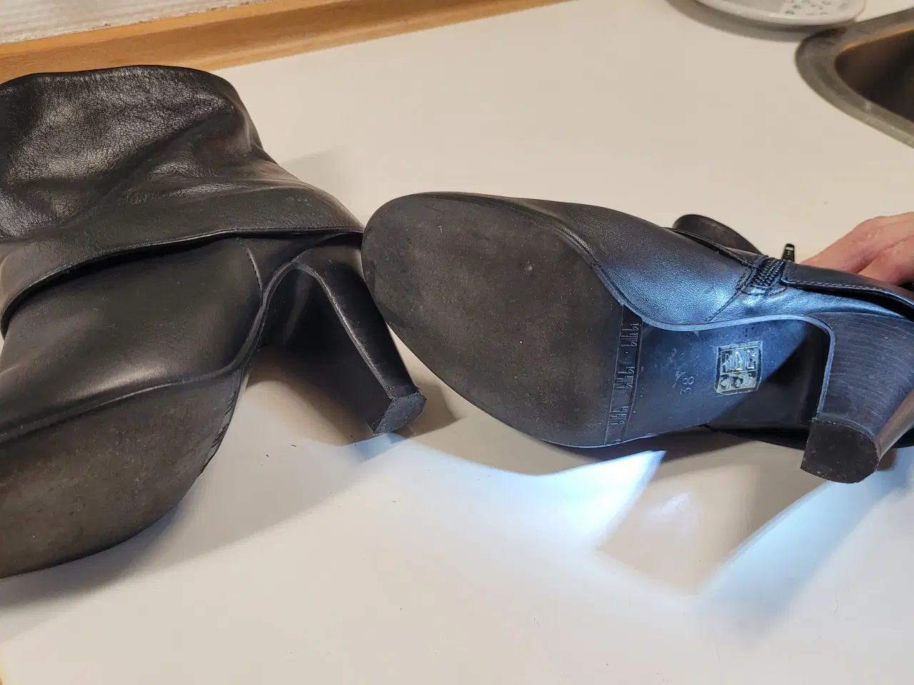 Billede 1 - Støvle i læder med 7 cm hæl