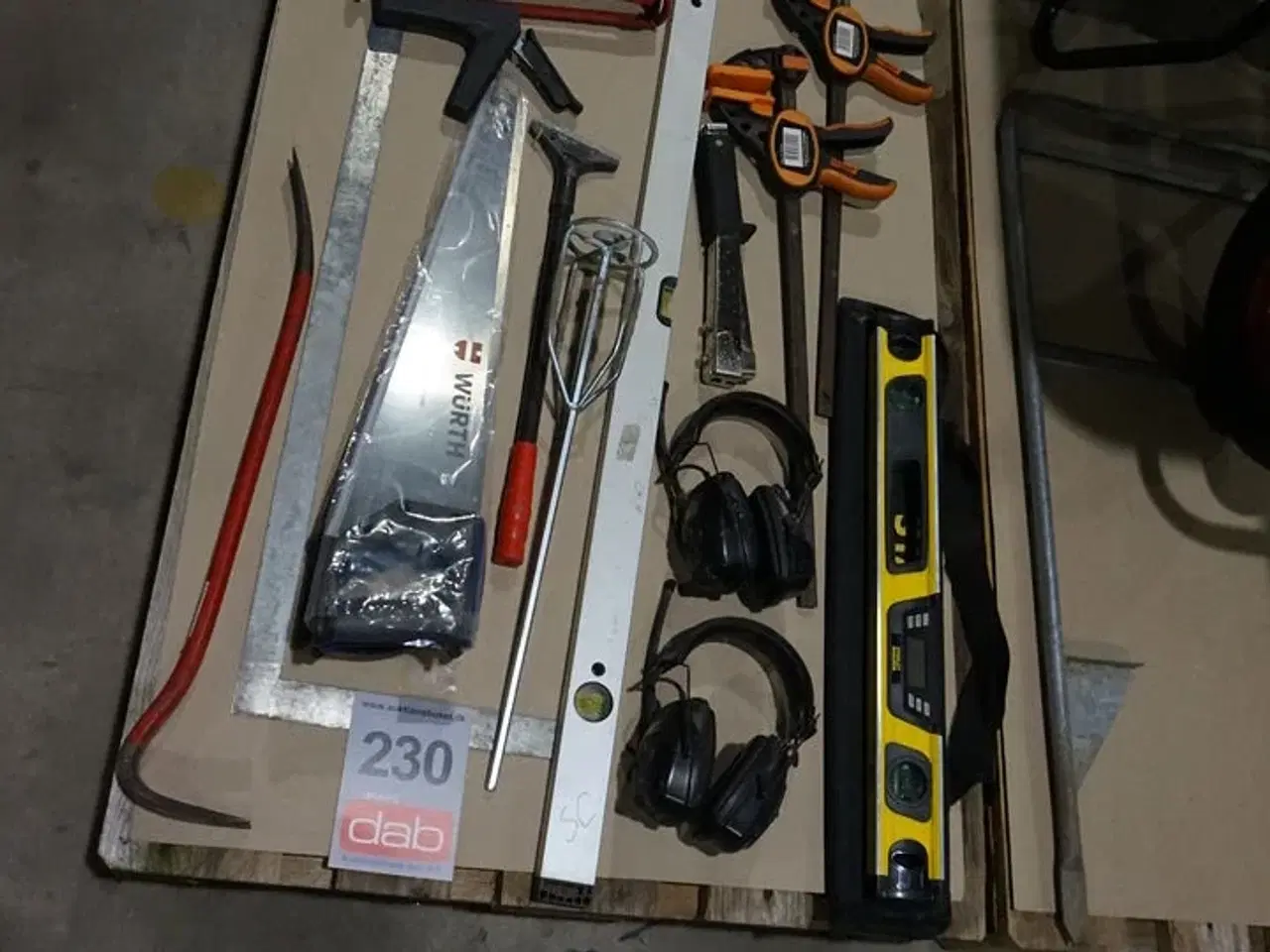 Billede 2 - Ass. Håndværktøj fra firmabil samt trillebør