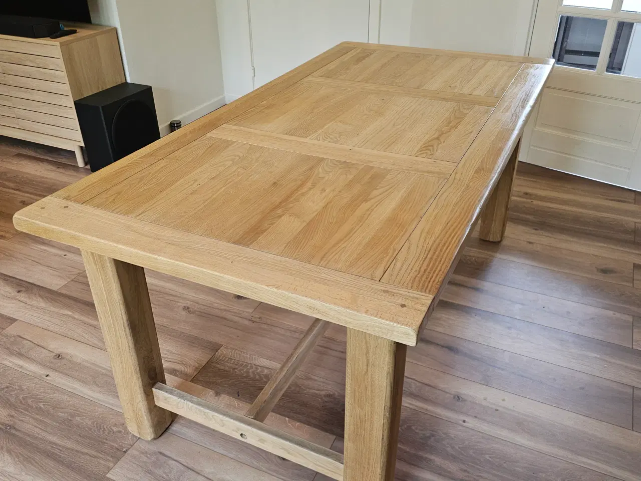 Billede 3 - Solidt spisebord i massivt egetræ