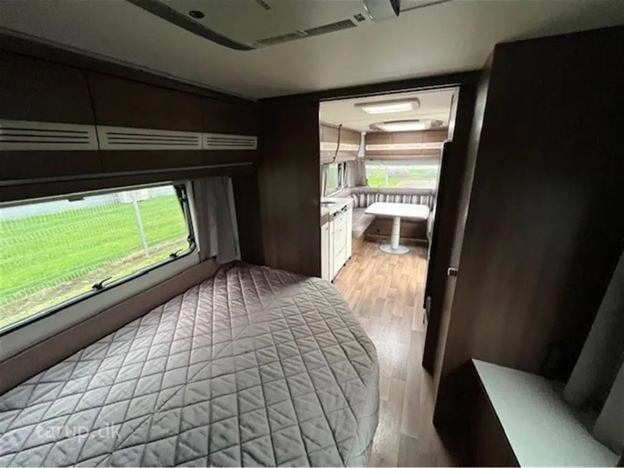 Billede 19 - 2015 - Dethleffs Beduin VIP 650 RFT Thule tagmonteret el-markise, Truma aircon., mover, ALDE centralvarme, vandbåren gulvvarme, rundsiddegruppe, fransk dobbeltseng