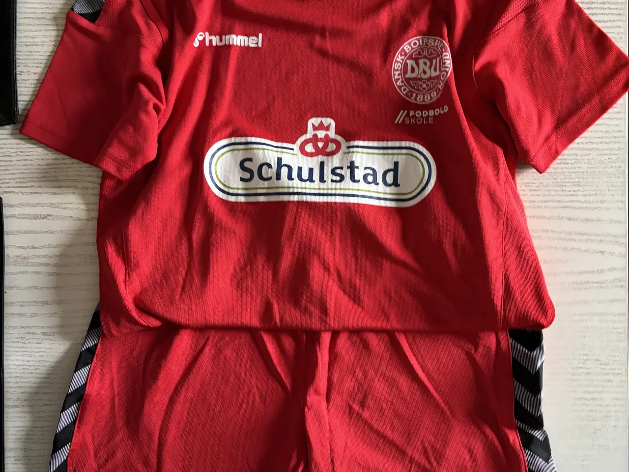 Billede 2 - Sportstøj, Bluse og shorts,HUMMELBeecool, str. 164