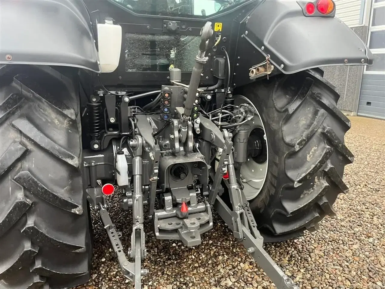 Billede 4 - Valtra N103 HiTech med krybegear og fuldhydraulisk frontlæsser på med Euro skifte samt 3die funktion