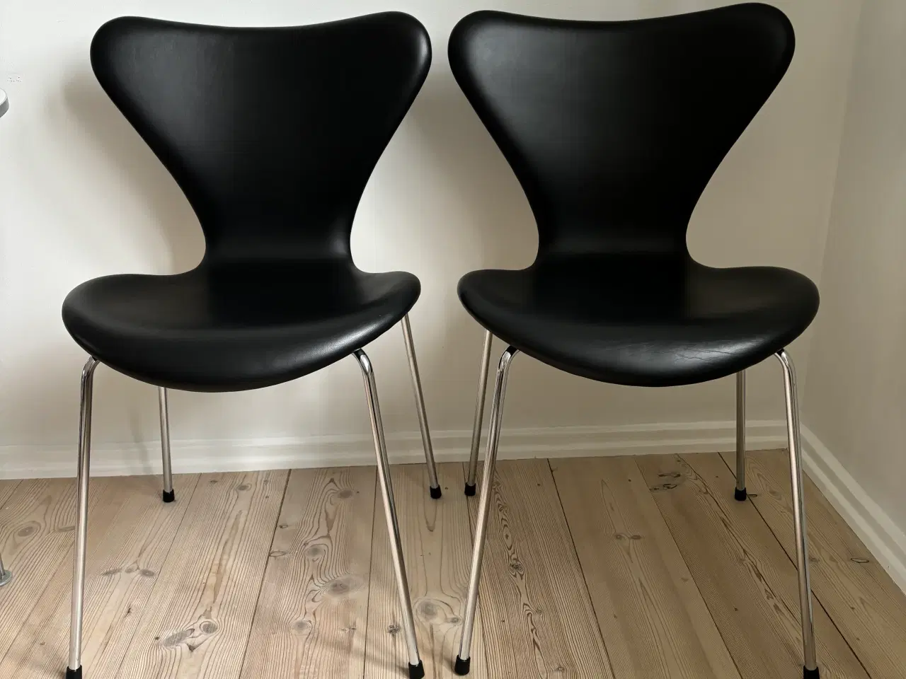 Billede 3 - Arne Jacobsen spisebordstole i fuldpolsret læder