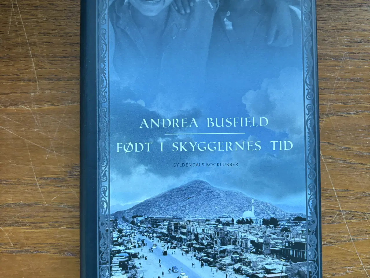 Billede 1 - Født i skyggernes tid