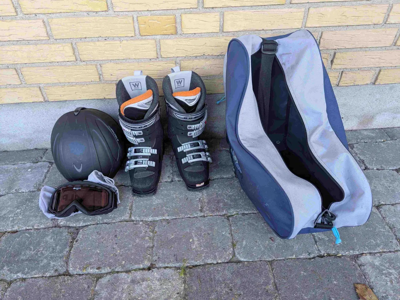 Billede 1 - Ski støvle og Ski hjælm