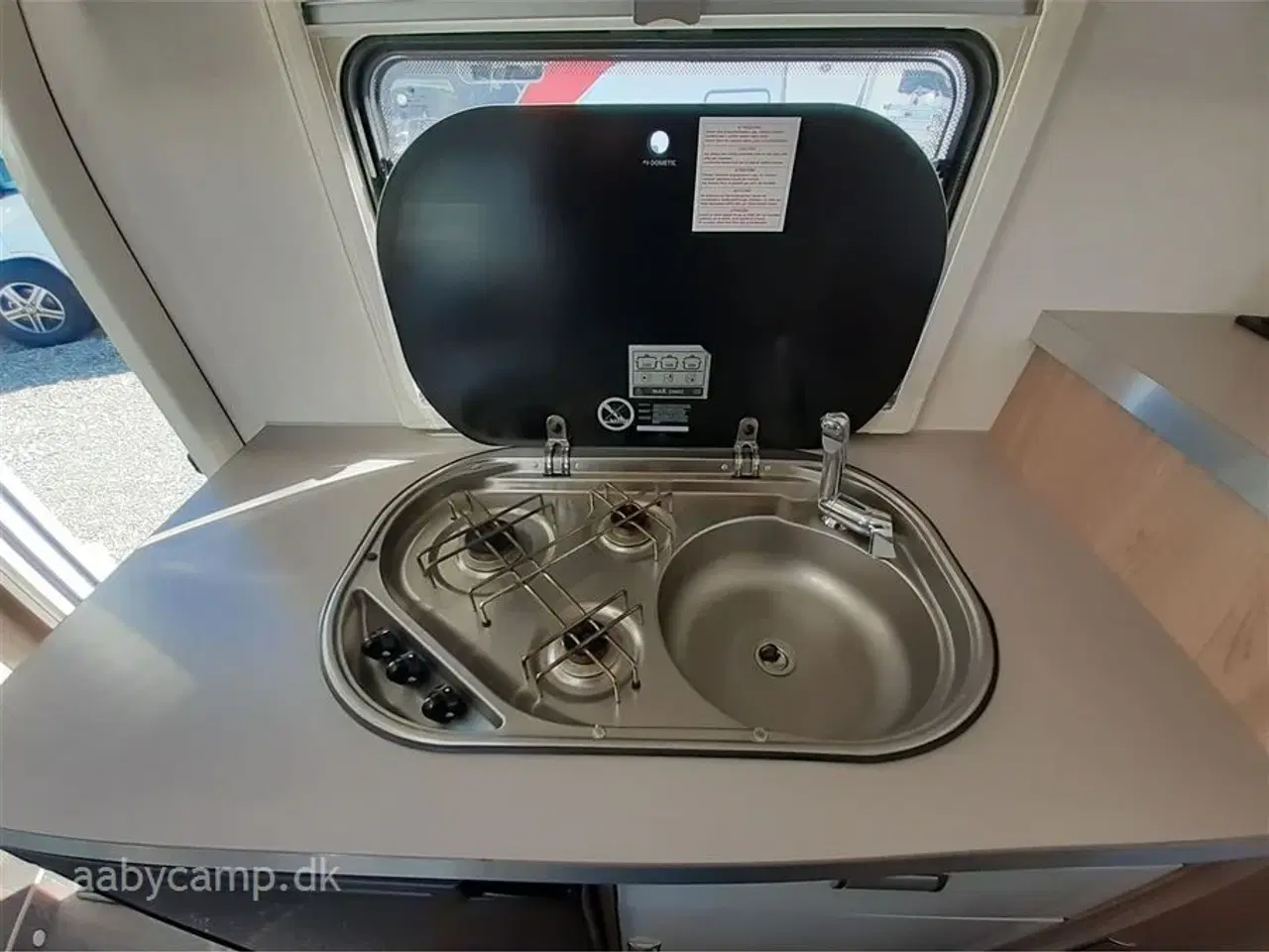 Billede 11 - 2022 - Laika Kosmo Compact 9   Slank og smidig model, perfekt til snoede kystveje. Automatgear.