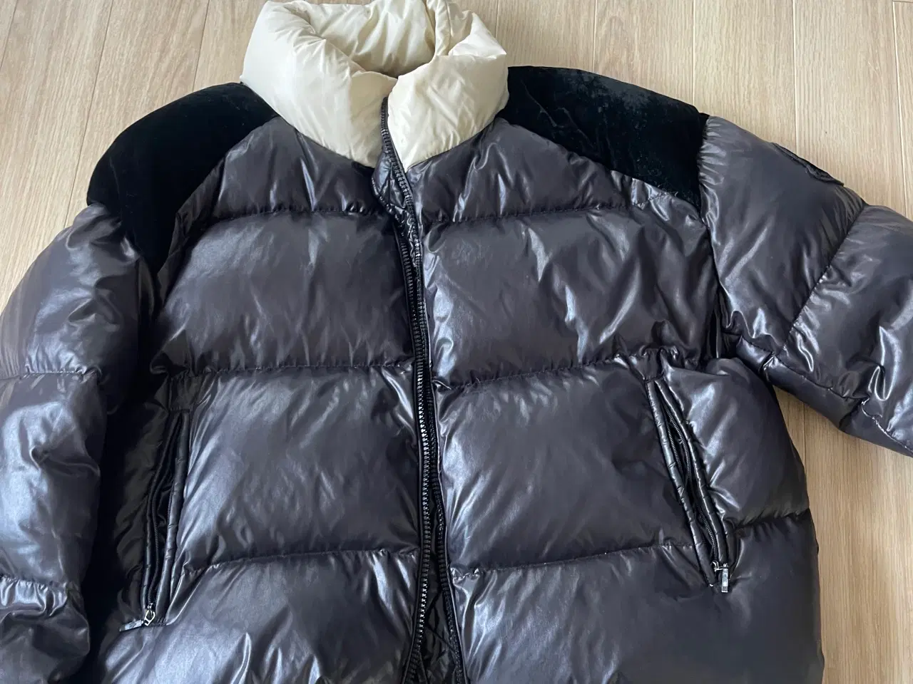 Billede 1 - Moncler jakke