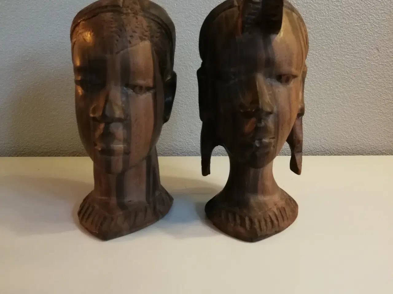 Billede 3 - Afrikanske håndskårne buster.