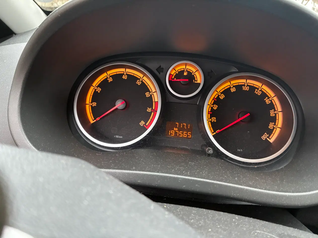 Billede 3 - Defekt Opel Corsa, køre og starter 