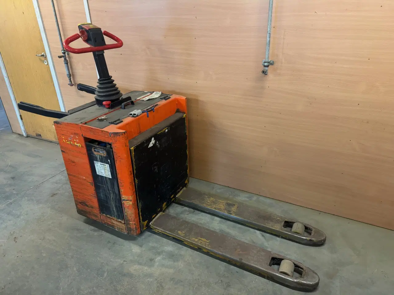 Billede 3 - Billig elektrisk palleløfter med ståplade.