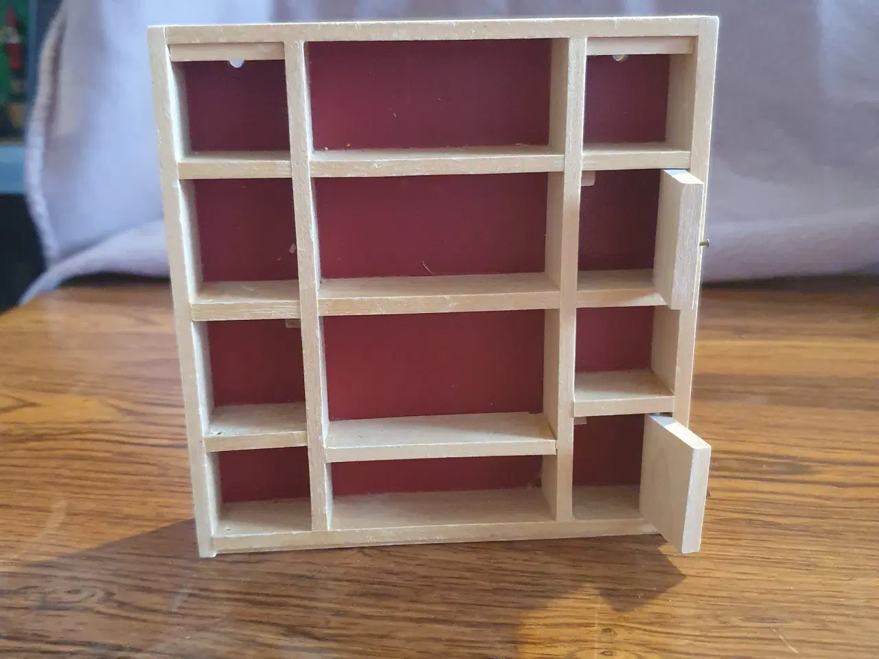 Billede 2 - Lundby dukkehus reol