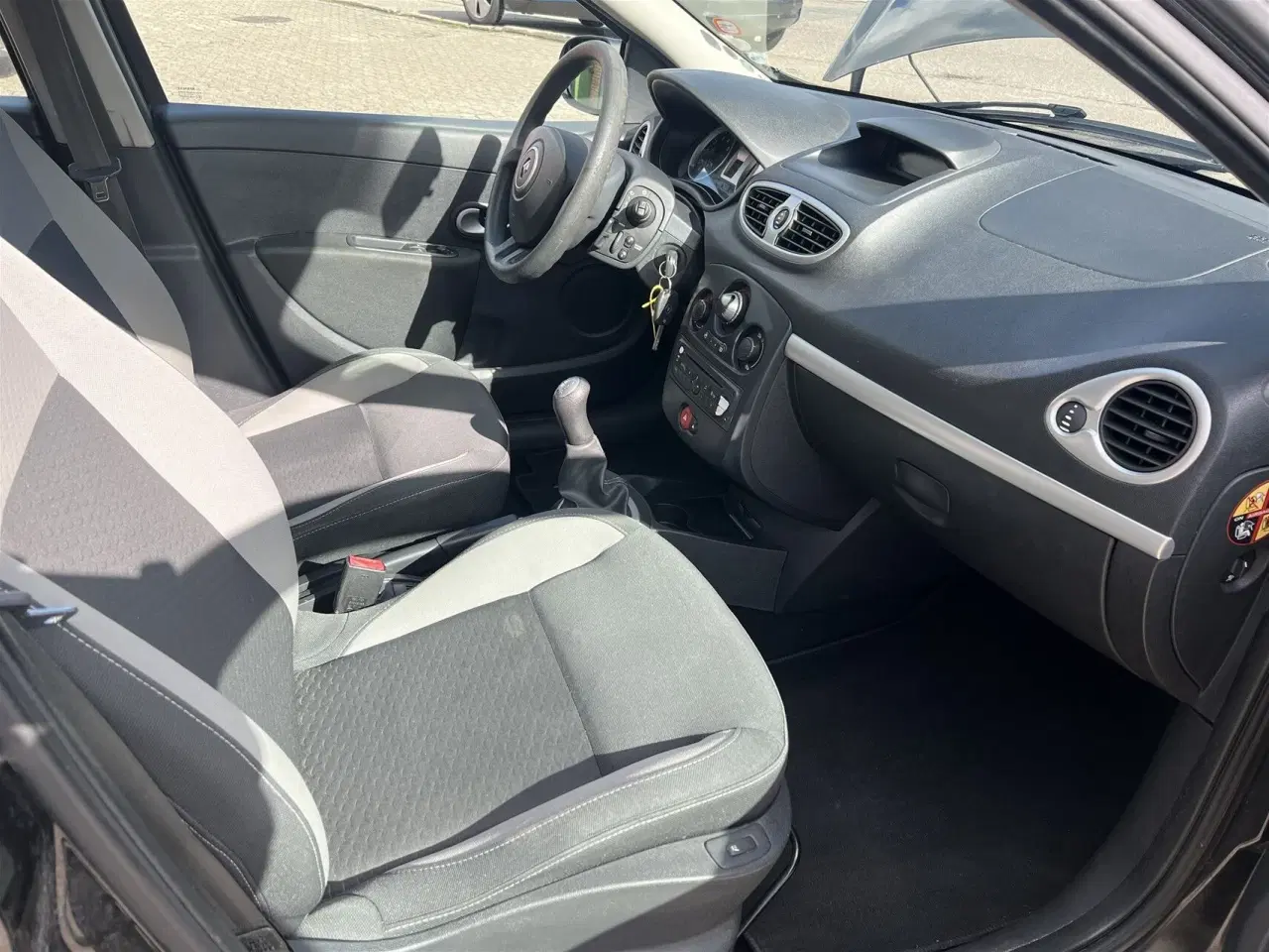 Billede 10 - Renault Clio 1,2 16V Authentique 75HK 3d
