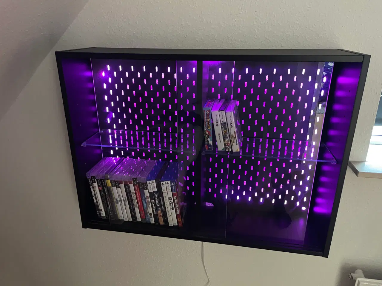 Billede 4 - Vitrineskab - perfekt til stue eller gamerværelset