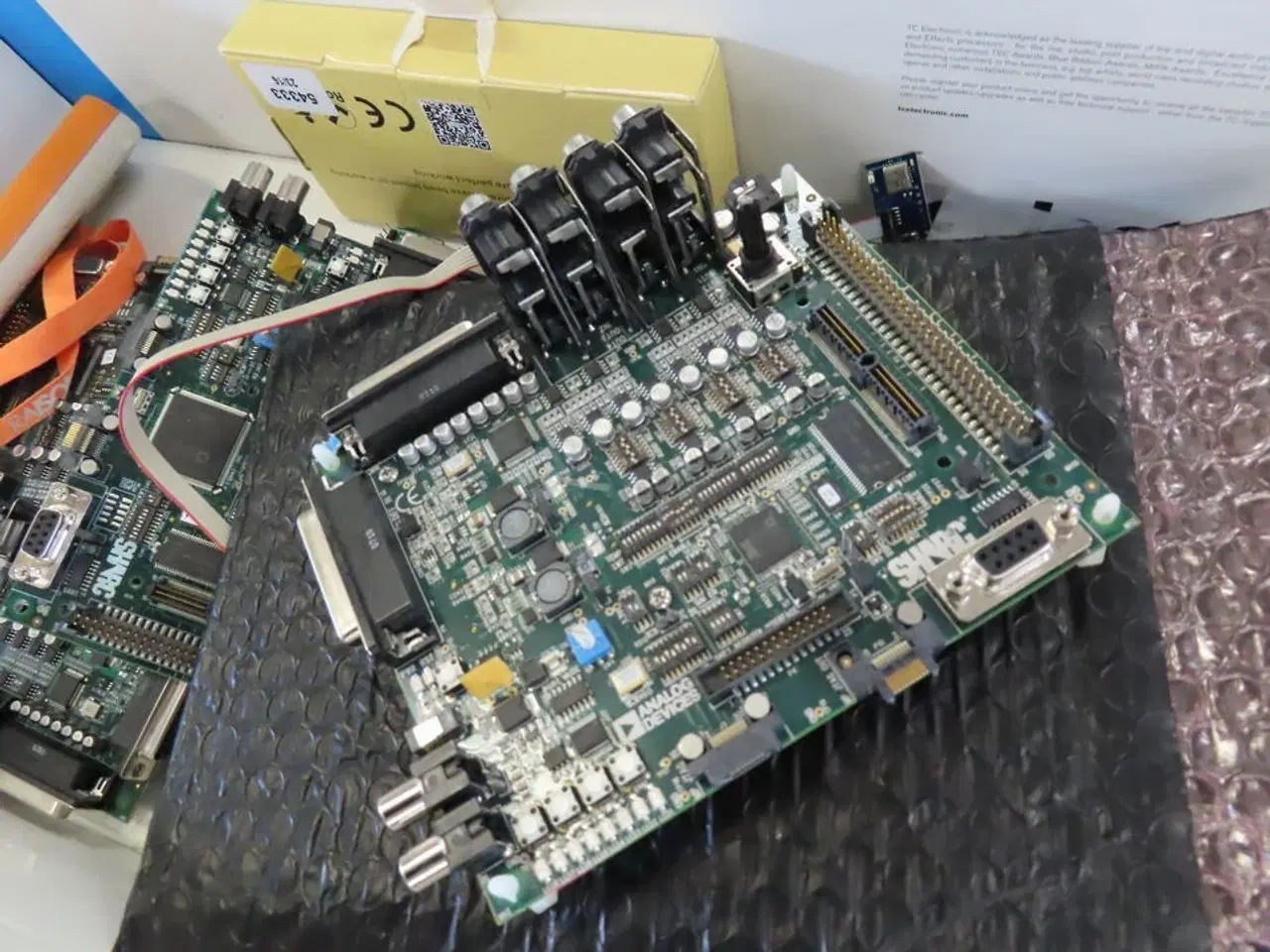 Billede 16 - Palle med rester fra TC ELECTRONIC