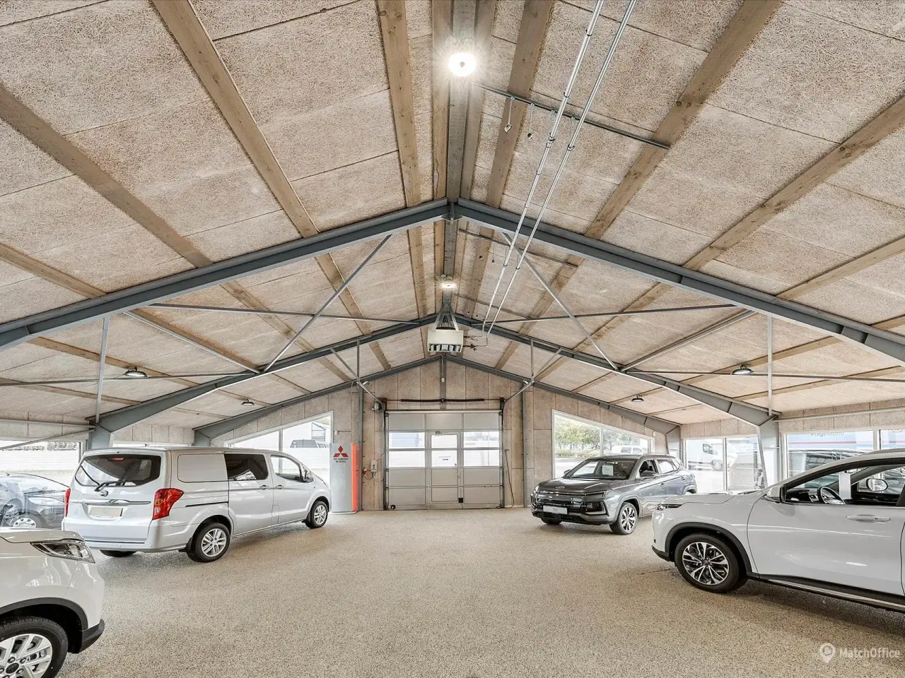 Billede 5 - Bilforretning med meget udenomsplads