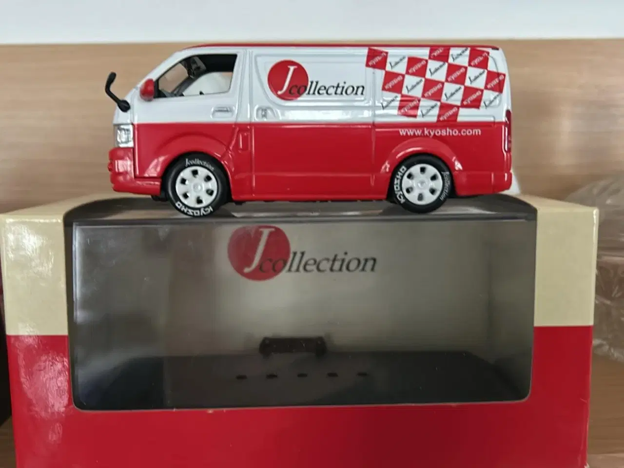 Billede 1 - Modelbil Toyota Hiace 1/43