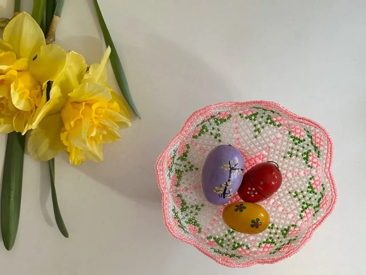 Billede 1 - Perlesyet skål, lyserød