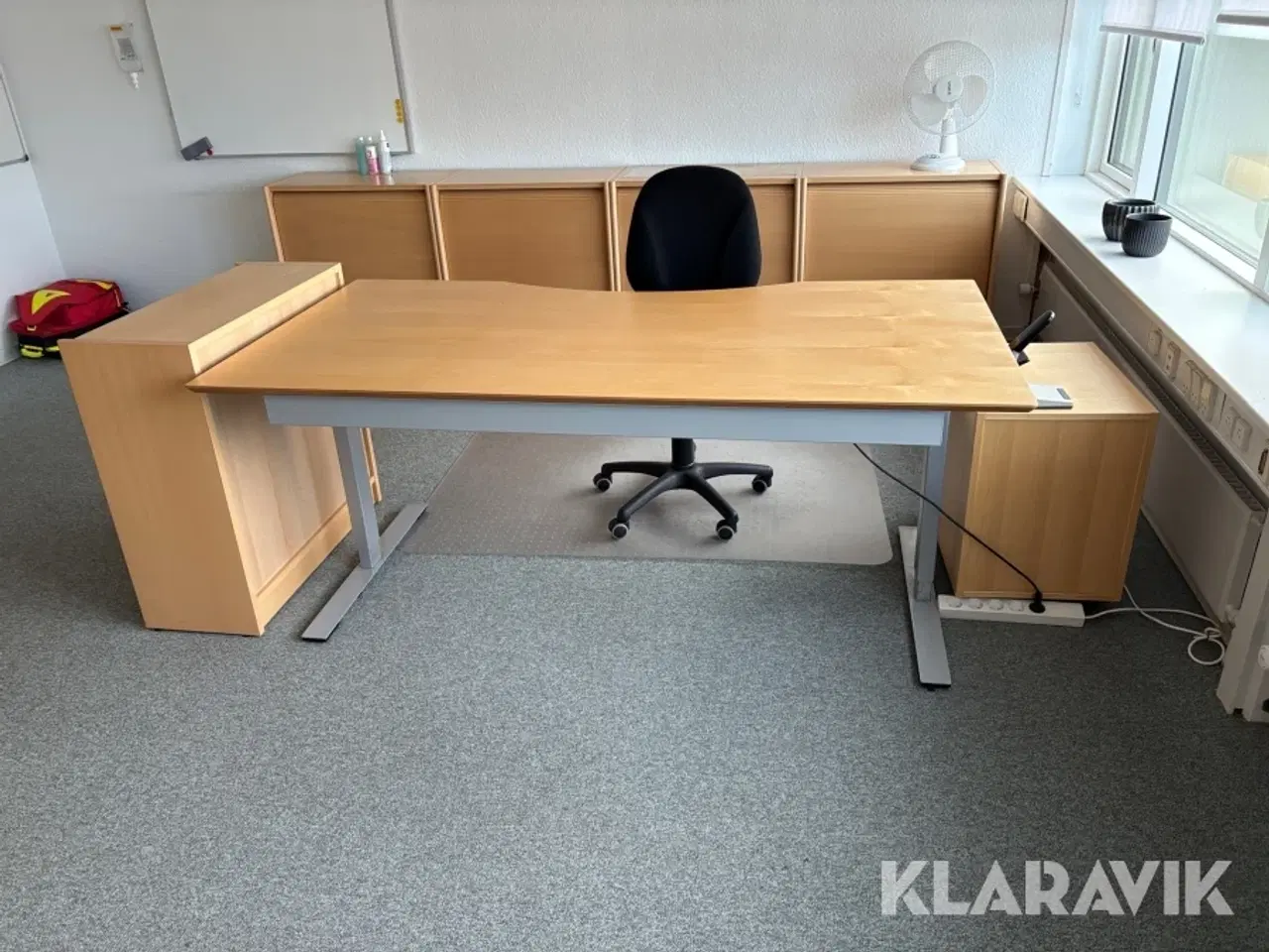 Billede 2 - Stort lot med kontormøbler