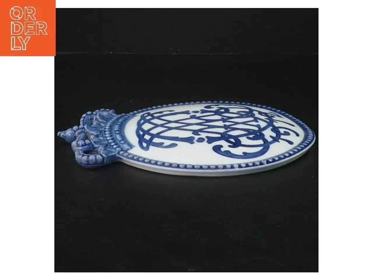 Billede 2 - Porcelænsplakette med krone og blå dekoration fra Royal Copenhagen (str. Ø 19 cm)