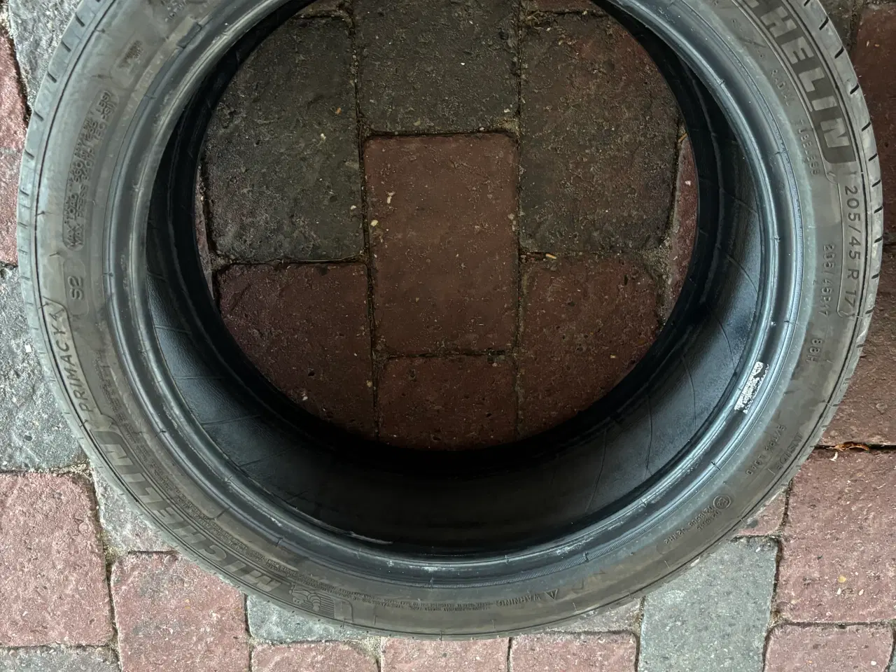 Billede 5 - Sommerdæk til salg. 205/45/17 Kørt 3000 km.  