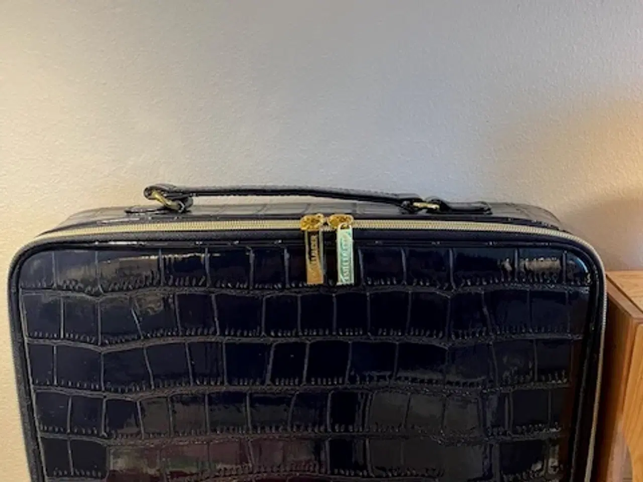 Billede 1 - Eksklusiv Estée Lauder Makeuptaske – Mørkeblå (XL)