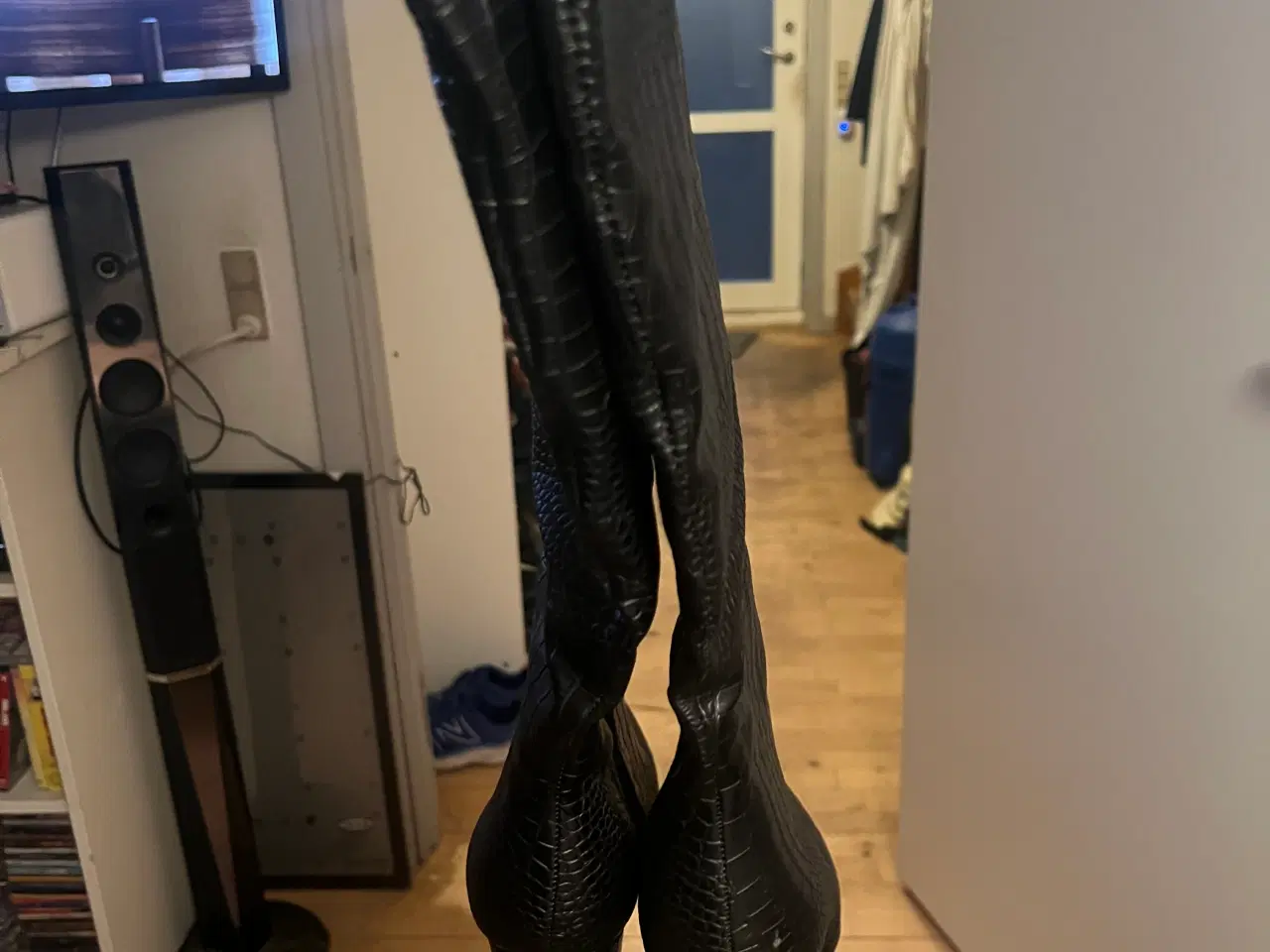 Billede 4 - Høje støvler med en høj hæl 