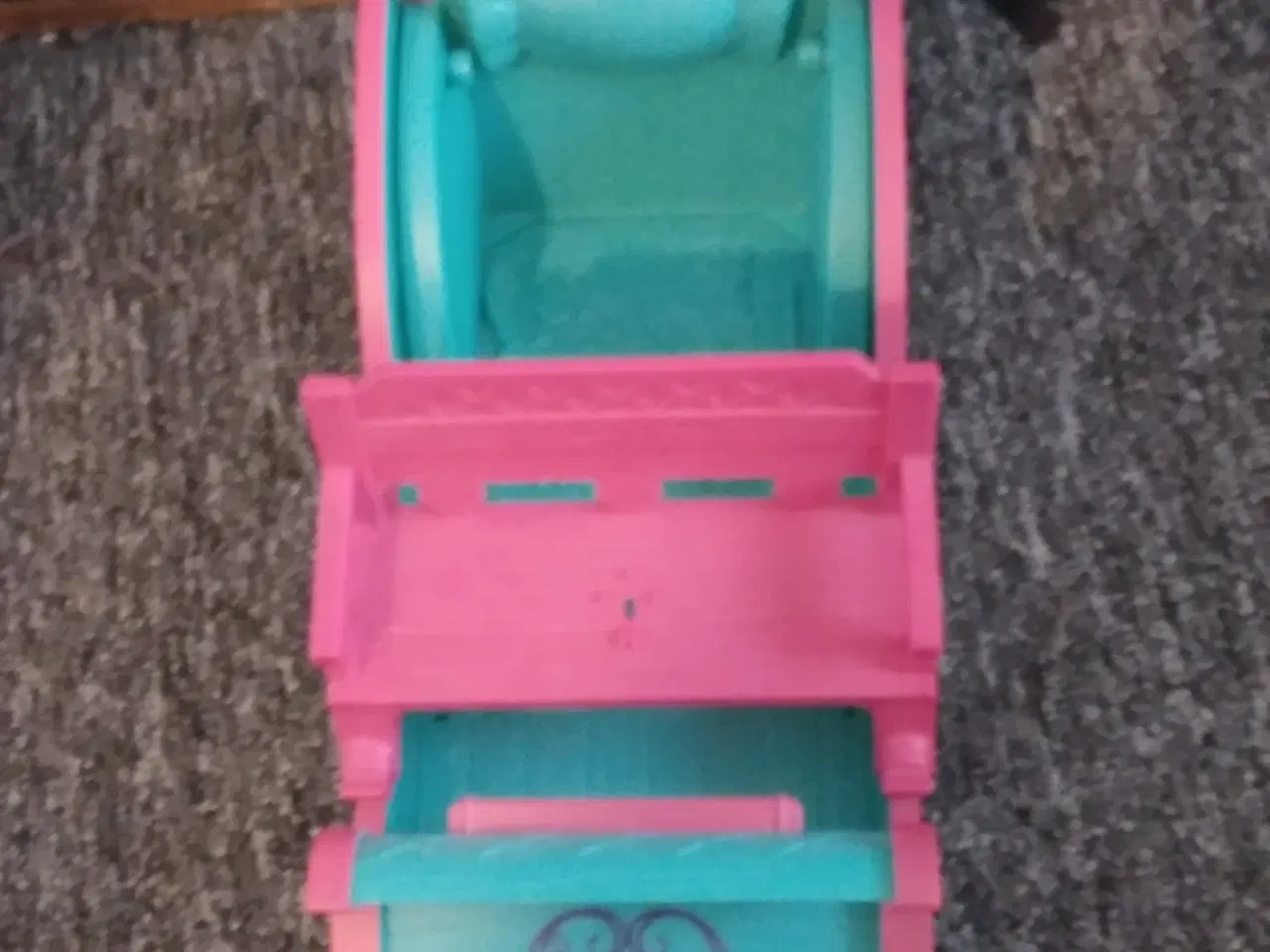 Billede 5 - Barbie ting - sofa og vogn