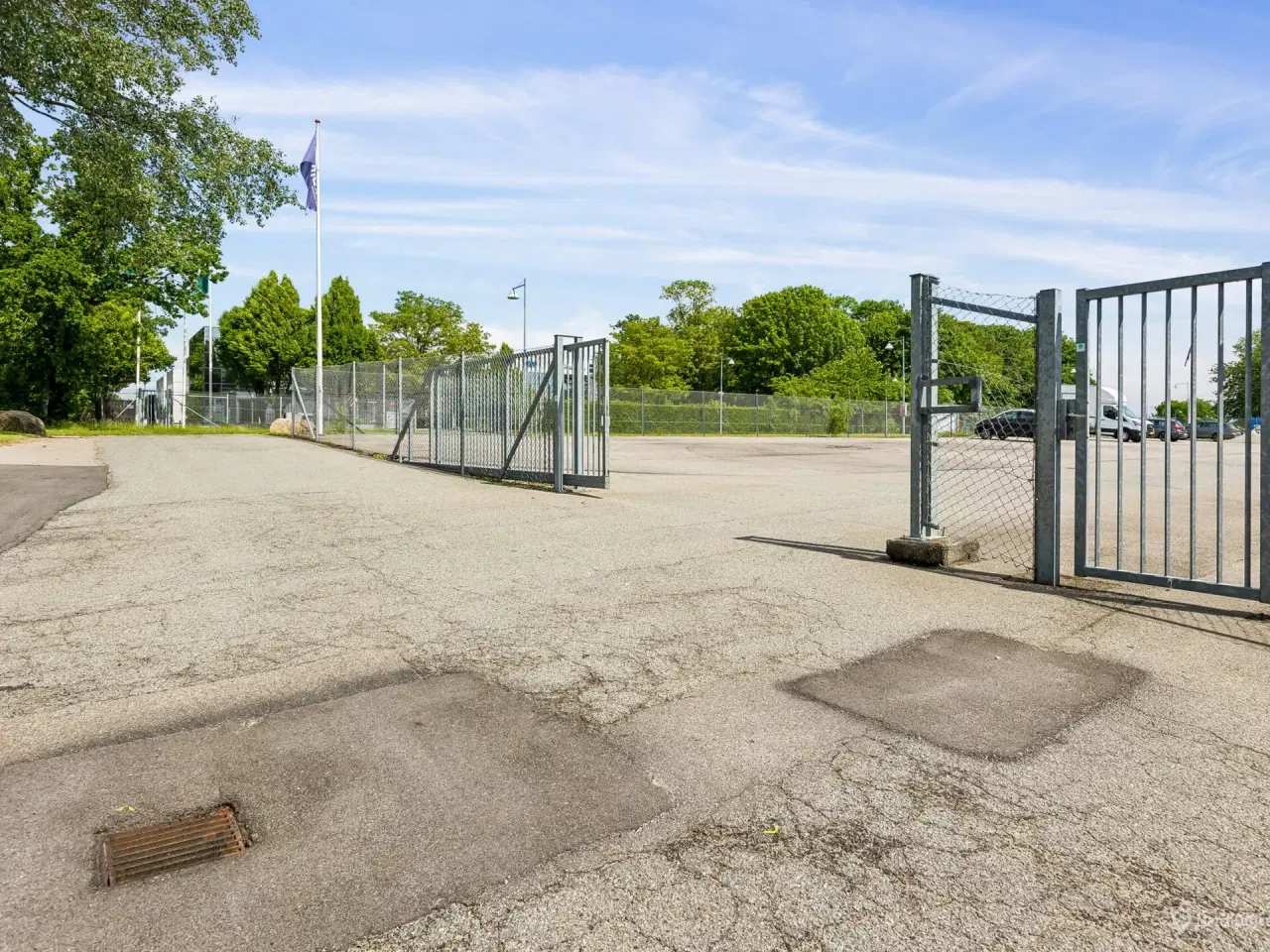 Billede 1 - 1502-23: Roholmsvej 17 – befæstet areal – 880 m2