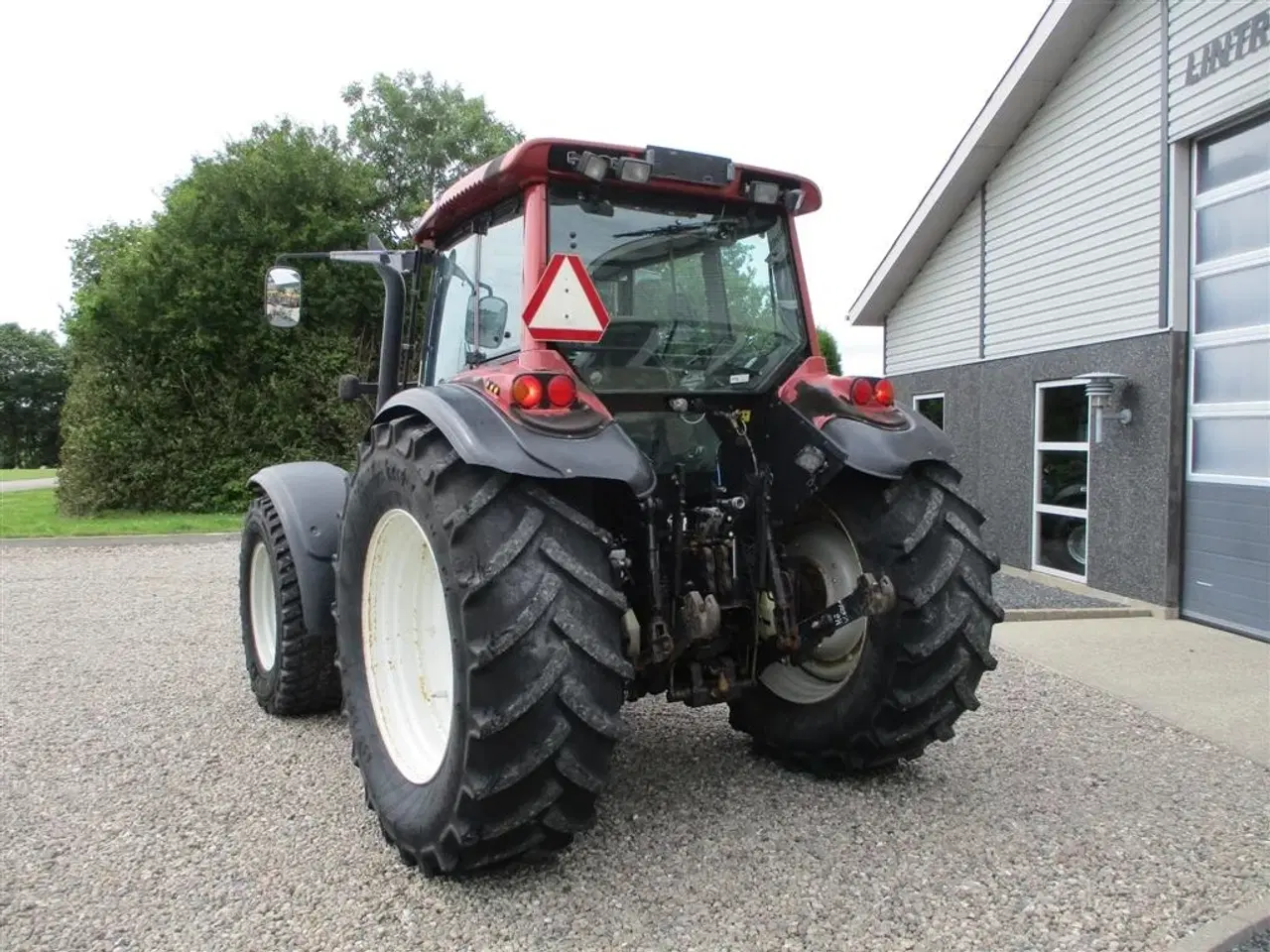 Billede 8 - Valtra T190 Med frontlift og affjedret foraksel