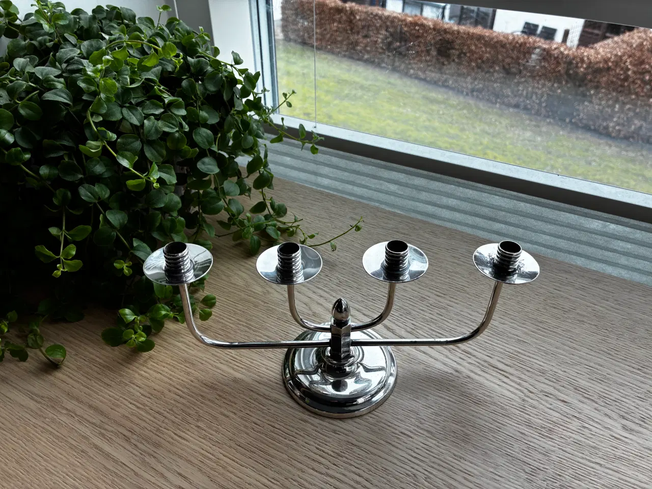 Billede 1 - Firearmet lysestage i pletsølv