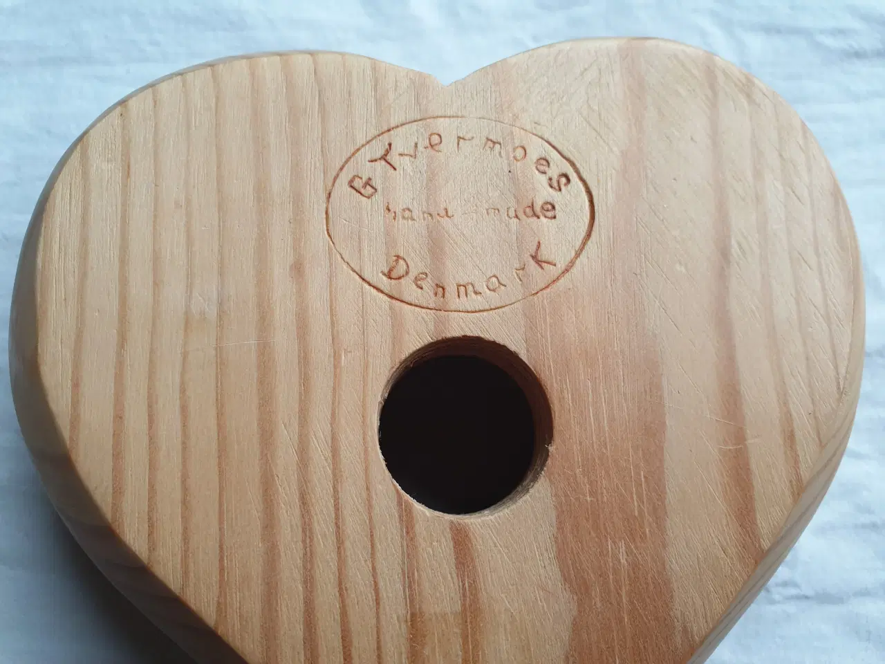 Billede 3 - Træ-Hjerter, til pynt og som lysestager.