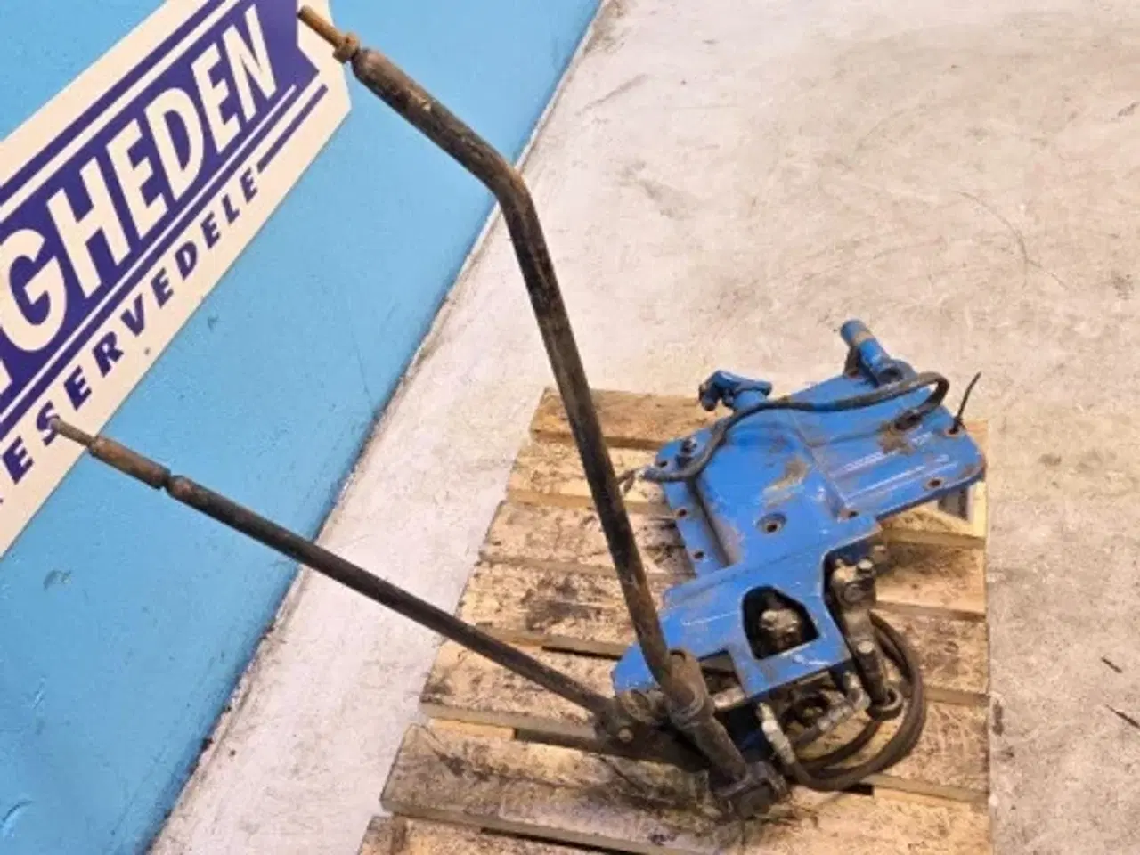 Billede 4 - Ford 8210 Dæksel E4NN7488AA