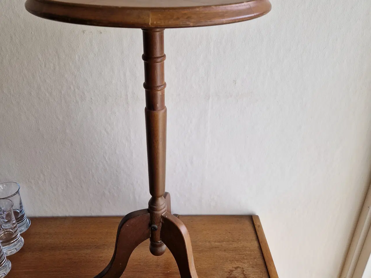 Billede 1 - Lille bord på 3 ben