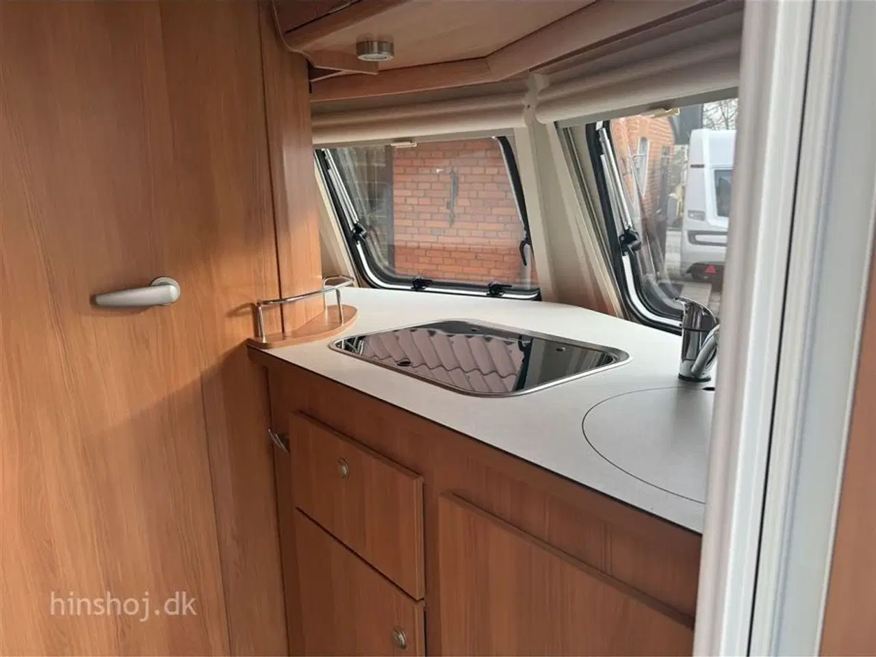 Billede 2 - 2022 - Eriba Touring Familia 320 Rigtig fin og let Rejsevogn som kan trækkes af de fleste biler fra Hinshøj Caravan A/S