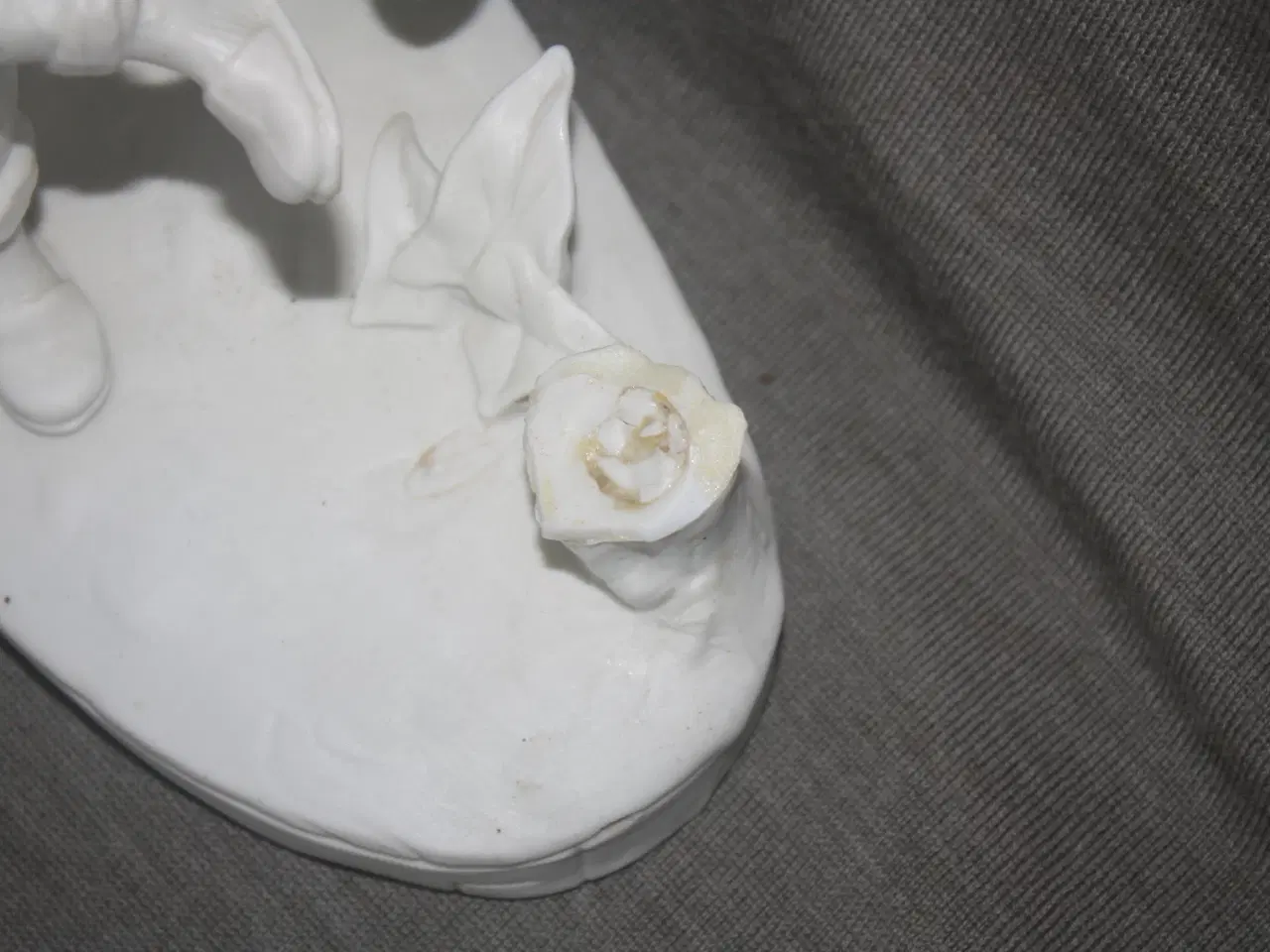 Billede 4 - Romantisk tysk bisquit figur med lille vase