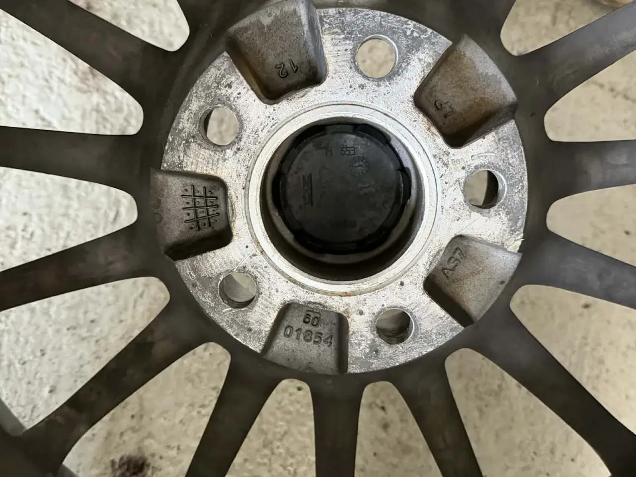 Billede 2 - 2 x 18" OZ Alufælge med Semi-slicks