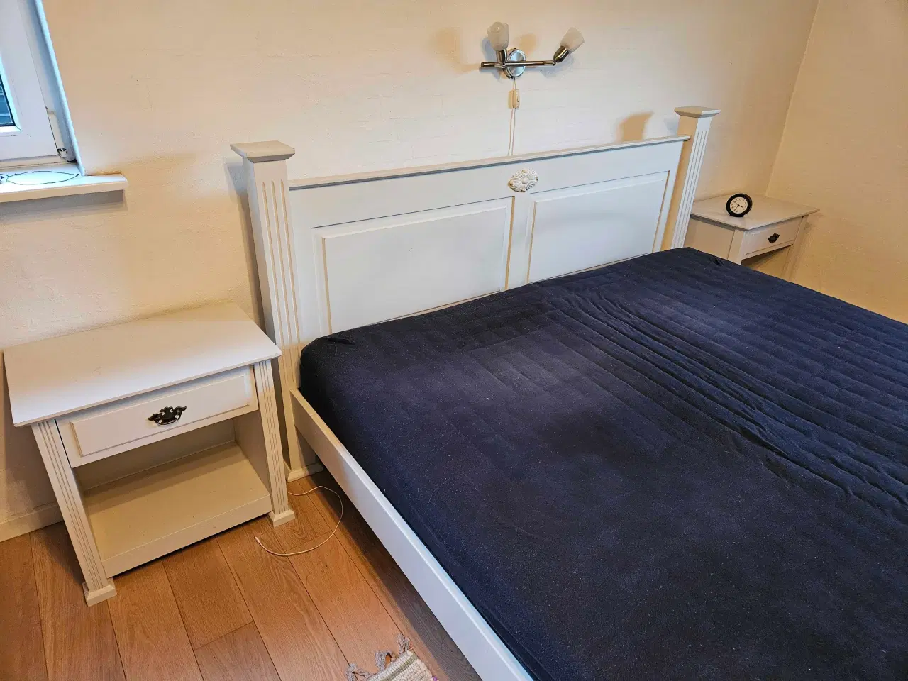 Billede 3 - Dobbeltseng med sengeborde 