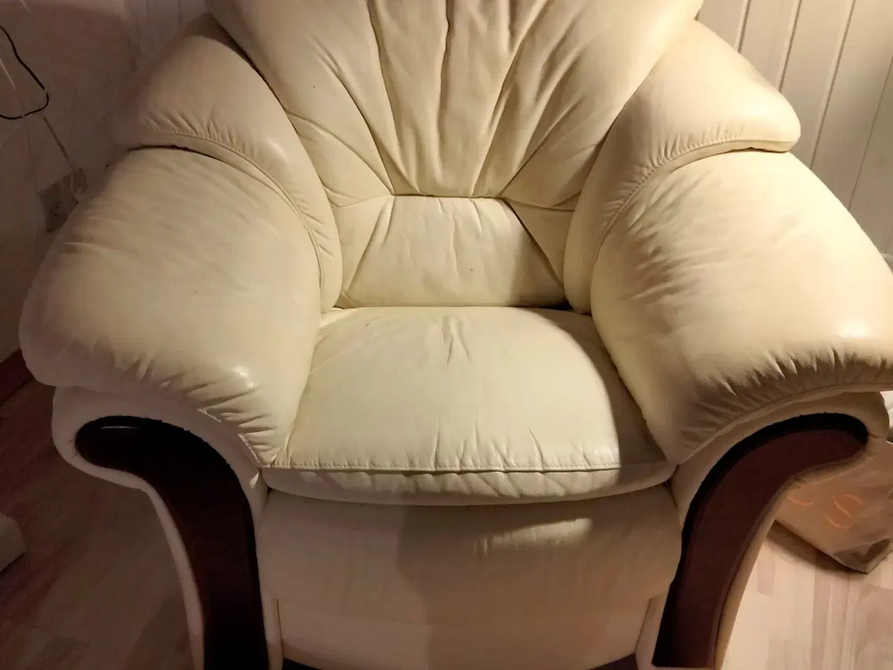 Billede 4 - Lædersofa med puf og lænestol