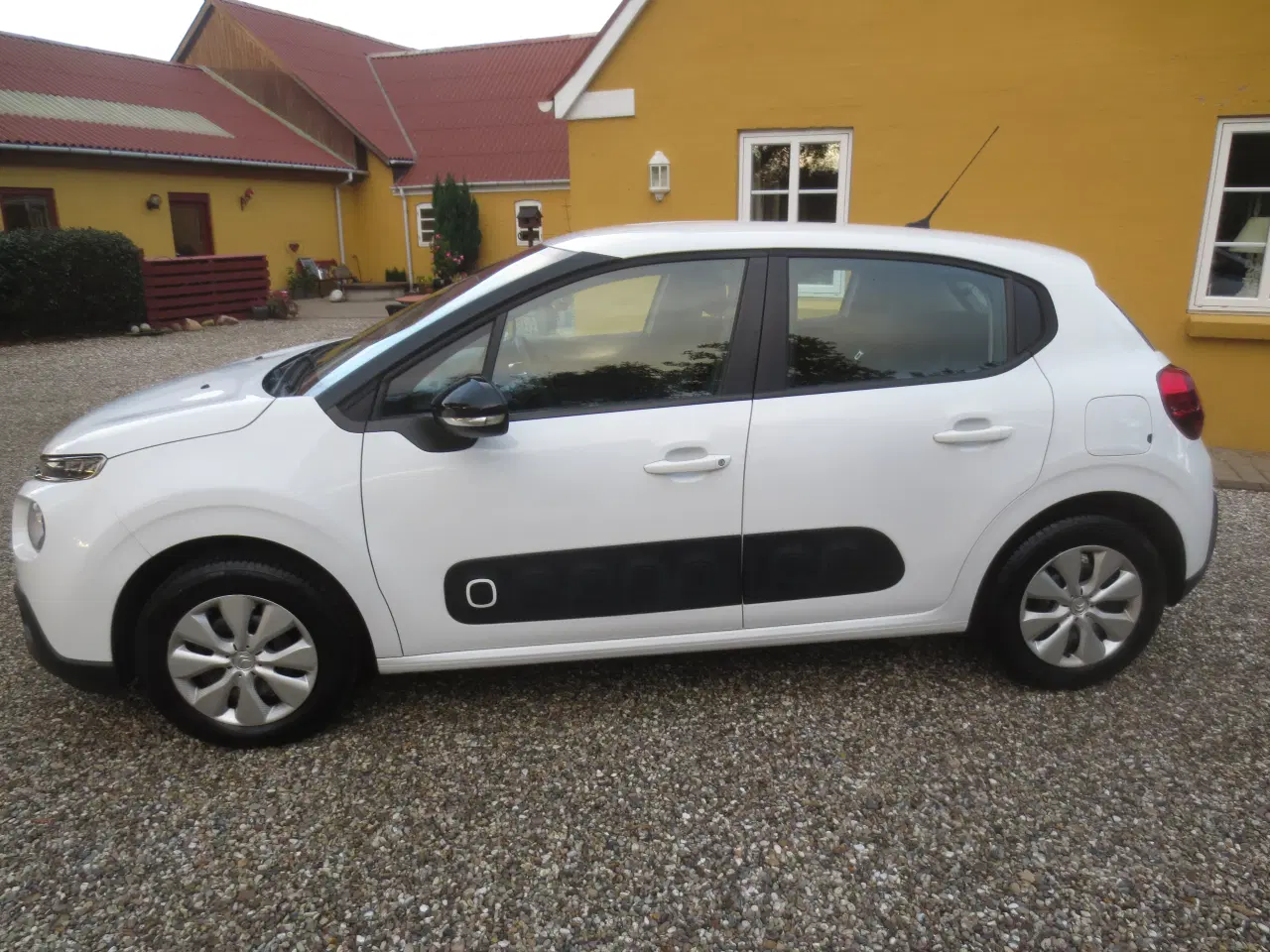 Billede 9 - Citroen C 3 1.2 i 82 Hk Årg 2017 Nysynet 