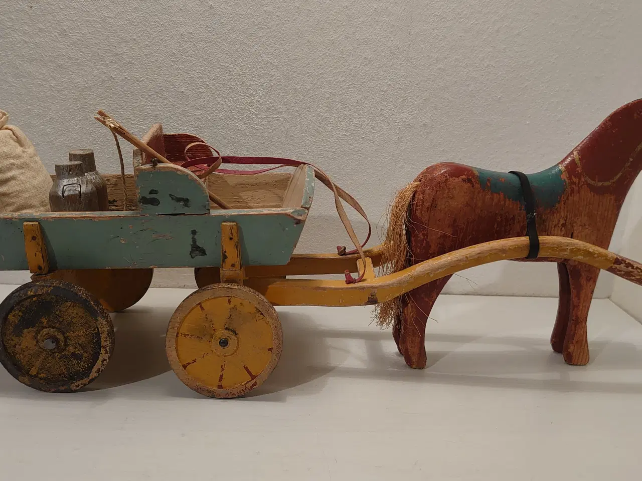 Billede 2 - Fængselslegetøj: Vogn med hest. Ca 1930. L 50cm