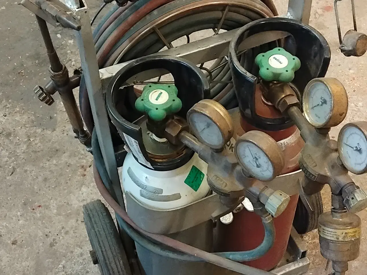 Billede 3 - ilt og gas med ejendoms flasker