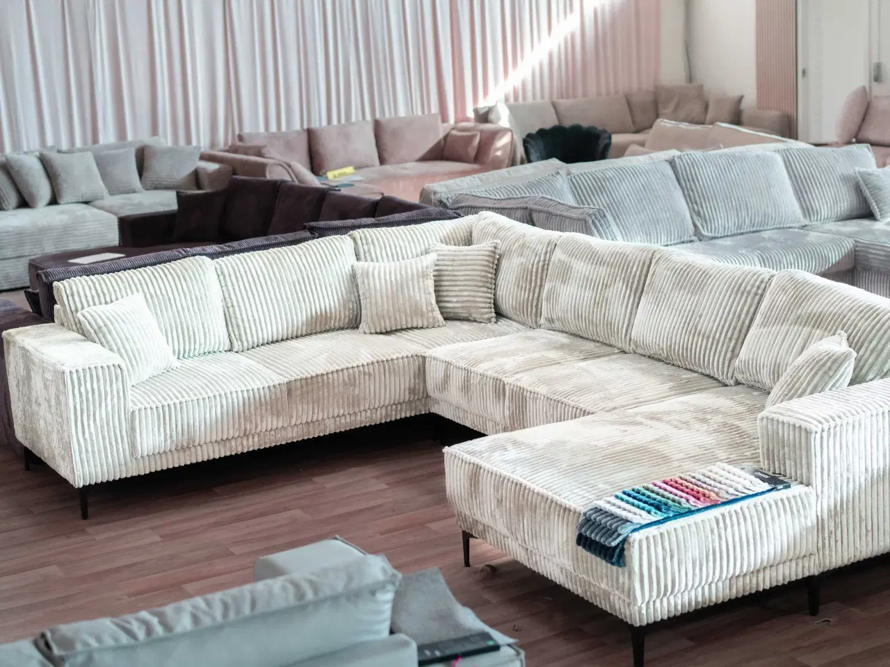 Billede 1 - Leder du efter en komfortabel sofa eller seng?! 